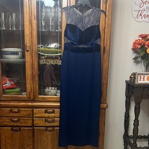 Elegant Navy Blue Lace Evening Dress